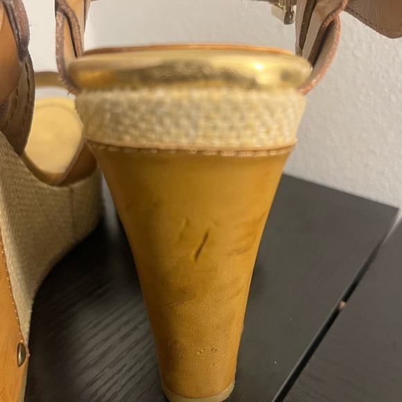 Audrey Brooke Abhollie Wedge Tan Sandals - Picture 5 of 7